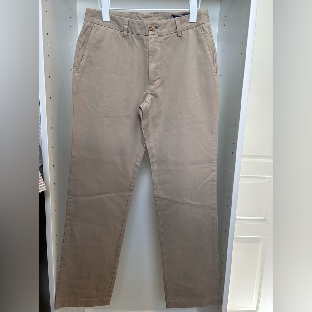 Vineyard Vines khakis. 30 x32. Slim Fit breaker pants.  Traditional styling